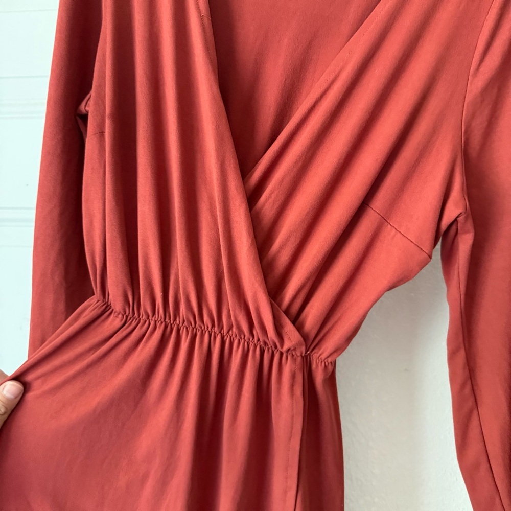 WILLIE & LOU salmon peach long sleeve surplice knit bamboo Lycra midi dress - Picture 3 of 7